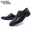 Klänningskor Luxury Herr Oxford äkta läderskor Black Brown Classic Shoes Brogue Lace Up Dress Wedding Office Business Men Formal Shoes 230821