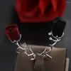 Studörhängen sammet Bramble Rose Ear Clips Trendy Red Black Elegant Flower Cuffs Hoop Earring Wedding Fashion smycken gåvor