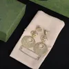 Lüks Bayanlar Küpe Tasarımcısı Kadın Podyum Tırnak Tarzı Küpe Çift Mektup Altın Düz Dairesel Şekil Kolye 18K Altın Kaplama Sızıntı Stili