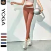 2023 Desginer Al Yoga Pants Kvinnor Tunna kontrast Hög midja och höftlyft Fitness Pants visar smala hög elastiska löpning och sportskörda byxor