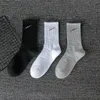 chaussettes designer sports femmes classique respirant couple couleurs pour hommes style coton et polaire technique cinq paires femmes impression d'absorption de sueur solide plusieurs disponibles