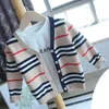 Familie Matching Outfits European en American Autumn Clothing Men Women's Children's Breated Cardigan Baby Spring Sweater Top CO 230821