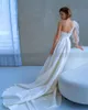 Vestidos de novia blancos sexys de manga larga con un hombro, vestido de novia dividido de satén con flores de encaje, vestidos de boda de alta costura para la playa 2024