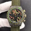 La montre pour hommes utilise un matériau en fibre de carbone pour construire le boîtier avec un processus de peinture de mouvement de synchronisation 7750, un cadran saphir miroir 251A