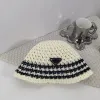 Diseñador de cloches Diseñador de sombrero de paja Triángulo para mujer Casquette Capallera de béisbol al aire libre Gorras Chapeau Cappelli Fit Hats for Man Candy Summer Snapback 76yx