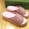 Lyxiga tofflor Slide Brand Designers Kvinnor damer ihåliga plattform Sandaler gjorda av transparent material fashionabla sexiga härliga soliga b xyf