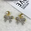 Toppdesigner Miumiu modeörhängen Ny guld Bowknot Pearl French Light Luxury överdrivet temperament Fairy Silver Needle örhängen gåvor smycken tillbehör