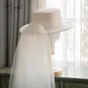 Направления с нежной ретро -ретро -свадебной шляпой с ограждениями с большим краем