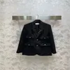 23SS FW Kadın Tasarımcı Ceketi Resmi Blazer Bluson Metal harflerle Broş Tasarımcı Bombacı Kat Kızlar Milan Runway Pamuk Karışım Tasarımcı Üst Giyim Takım