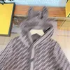 디자이너 키즈 후드 가디건 패션 편지 자카르 베이비 니트 스웨터 크기 100-160 cm 아기 동물 귀 장식 모자 재킷 8 월 16