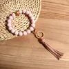 Keychains 2023 Design Alla hjärtans dag Kärleksmönster Handelsknyckel för kvinnor Silikonpärlor Armband med Tassel Charm Gift