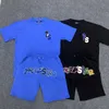 2024 Nowy haftowany tshirt streetwear gorący przybysze pułapki czarny niebieski garnitur Summer Short-Sleeved Toss Krótka bawełniana koszulka na szyję