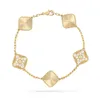 Klasik moda cazibesi bilezikler dört yapraklı yonca tasarımcı mücevher 18K altın bileklik kadınlar için erkekler için kolyeler zincir zarif mücevher hediye süslemeleri toptan