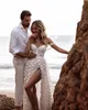 Une robe de mariée de plage de ligne sexy épaule d fleurs robes nuptiales perles faites de taille plus taille latérale