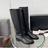 2023 Rain Boots Designer Platform Letter Ringer Fashion Svart men knälånga kvinnor stövlar