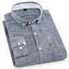 Chemises décontractées pour hommes Chemise de coupe régulière pour hommes Ligne de coton à manches longues Robe d'affaires en vrac Chemise à boutons de couleur pure Hommes Bleu Blanc Tops Camisa Hombre L 230822