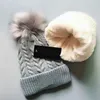 Tasarımcı Kadın Kış Velvet Beanie Pompom Yumuşak Streç Kablo için Sıcak Şapka Sonbahar Örgü Ponponslar Tasarım Beanies Hat Patc232W