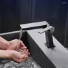 Banyo Lavabo Muslukları Havza Şelale Musluk Desk Monte Soğuk Su Karıştırıcı Musluk Krom Siyah Gri Vanity Gemisi Pirinç