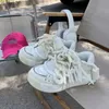 Vattenskor 2023 sommar ny avslappnad andningsbar sneaker för man bokstav höjt tjock sula par skateboardskor mode trend brödskor hkd230822