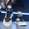 Buty wodne 2023 Rozmiar mody 39-44 Buty dla mężczyzn trampki Białe mężczyzn koronkowe buty dla mężczyzn Budzanie swobodne buty deski bezpłatne wysyłka HKD230822