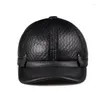 Casquettes de baseball mâle 2023 printemps/hiver en cuir véritable Protection de la tête en cuir de vachette Baseball noir Plaid gaufrage chapeau réglable pour homme