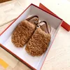 Fussbett Patch Slingback Sandaler Rund Öppen tå lädergummisula Sole Slip On Flats Women's Luxury Designers Casual Lamb Fur Shoes Factory Factwear Storlek 35-40 med låda