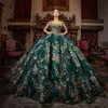 Sparkly Blackish Green Quinceanera Dresses Ball Gown 2024 Sweetheart Pärled Gold Flower spetsar från axel söt 16 klänning snörning