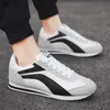 Water Shoes New Retro Men Sneakers Breathable Running Shoes Lightweight Walking Jogging Sport Shoes Men Designer Trainers Zapatillas Hombre HKD230822