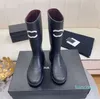 2023 Regenstiefel Designer -Plattform Buchstaben Ringer fashion schwarz, aber knietonige Frauenstiefel