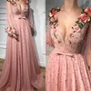 2023 Rouge Pink Perlen Prom Formalkleid mit Ärmeln Lange V-Ausschnitt 3D Blumen Applikationen Glitzer Tüll A-Line Abend Partykleider AR290M