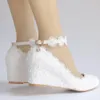 فستان أحذية زهرة بيضاء زفاف أحذية الدانتيل لؤلؤة عالية الكعب الحلو العروس حذاء أحذية الديك