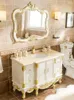 Zestaw akcesoriów do kąpieli luksusowy w stylu północnoeuropejskim grzebień łazienki Washbasin na sześć stóp podłogę złota antyczna szafka
