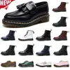 2023 Designer Doc Martens Boots schoenen Patent Leather Men Dames platforms Laarzen Sneeuwbootjes Zwart Witte Fashion Classic Ankle Sh Doc Martens