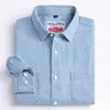Mäns avslappnade skjortor 2023 Denim Pocket Design Shirt Classic 100 Cotton Longsleeve Fashion Embroider Bekväma kläder 230822