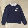 Jackor hoodies före försäljning av fartyg september flickor kläder höstbrev tryckt tröjor barn pojkar solida långärmad tröjor 230821