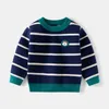 Pullover 2023 Fall Winter Boys Sweter w paski z niedźwiedziem w stylu niedźwiedzia odzież dla dzieci maluch 230823