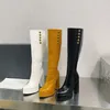 Brune Pumpar Lether Knee Boots Spetsade tå Block chunky klackar tossor läder sulas för grils kvinnor lyxdesigner botton skor fabrikskoskor