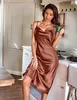 Dames satijn nachthemd mode lingerie slaapkleding spaghetti riem cowl nek elegante lange slip satijnen zijden midi jurk