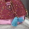 Handväskor Fashion Baby Girls Princess Luxury Shiny Glitter Handväska Guldkedja hologram Crossbody Purse Kids Söt läder axelväska 230823