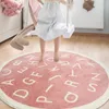 Tappeti Nordic Round Cartoon Carpet Casa da letto Casa da letto Cambia della camera per bambini Lettere graziose lettere di peluche addensate divano tavolino da tavolino 230823