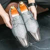 Klädskor skor män klassiska klänning loafers utomhus mode glid på formella läderskor för män guld klubb fest affärsskor män 230822