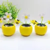 Decorações de jardim Creative Plástico Solar Power Power Flower Ornament Flip Flap Pot Swing Kids Toy Bee Design Decoração de Interiores para Presente 230822