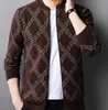 남자 스웨터 디자이너 새로운 캐주얼 카디건 스웨터 점퍼 패션 스트라이프 포켓 니트 아웃복 코트