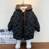 Down Coat Boys Plus Velvet Pamuk Ceket 2023 Yeni Kış Bebek Kalınlaştırılmış Ceket Ceketleri Çocuk Yabancı Tarz Kıyafetleri Parkas Ceket J230823