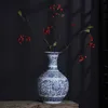 Jarrón de cerámica Azul y blanco Porcelana de cuerpo fino Hogar Estante clásico Dormitorio Sala de estar Mesa china Adornos Jingdezhen HKD230823