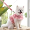 犬の首輪小さな花柄のハーネスとリーシュセットかわいいレースベスト猫チェストストラップカラーのペットウォーキングリード