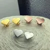 Серьги -шпильки роскошные дизайнерские буквы сердца Серьга 18K золотая титановая сталь Eternal Love Ears YME001