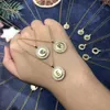 Colares pendentes Nome vintage Iniciais A-Z 26 letra Coin decote para mulheres Chaker Gardaça de cor de alfabetismo de cor de ouro Jóias de clavícula N083