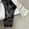 Chaussettes Hosiery Designer Tendance à la mode personnalisé haute cheville chaussette en détresse peinture graffiti avec lettres b noir blanc tube moyen chaussettes en coton pour les femmes