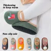 First Walkers Baby Anti Slip Sokken Geboren Warm Crib vloerschoenen met rubberen zool voor kinderen jongen peuter voet meisje baby schattige kinderen slippers 230823